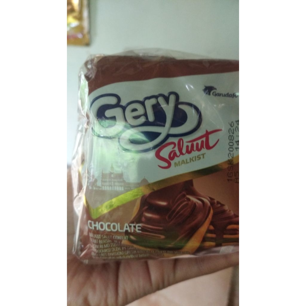 Snack/Makanan ringan Gery Salut Coklat (1renceng)