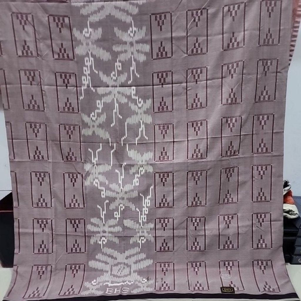 sarung bhs cct full sutra 210spunsilk grade gold scond..