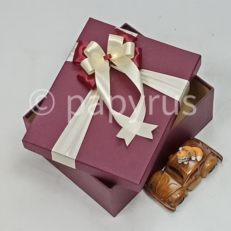 

PAPYRUS 20x25 Tinggi 8cm Kotak Kado Gift Box Hardbox Hampers V1