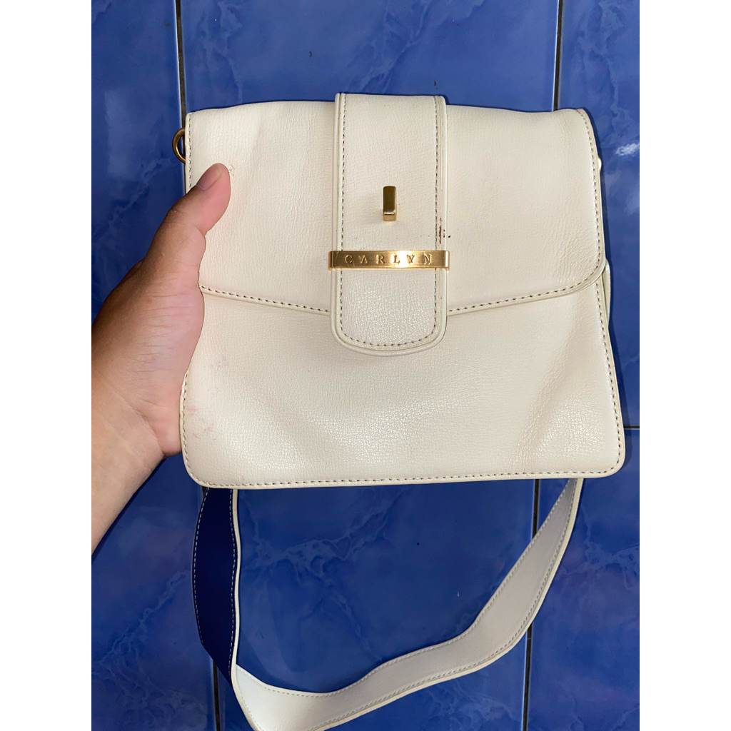 PRELOVED SLING BAG CARLYN