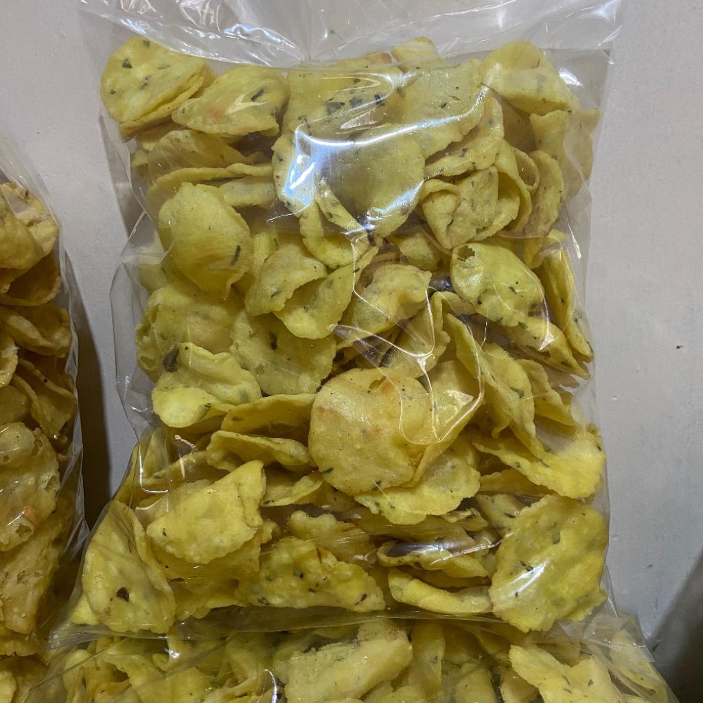 

Comring 1 Kg bawang kecimpring singkong renyah gurih gemblong kering keripik comring combring kwalitet terjamin