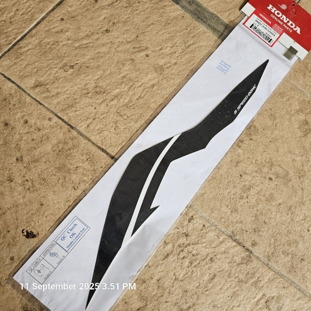 Stripe RR cowl CBR 150R k2021. 86831/86832-K45-NX0ZA