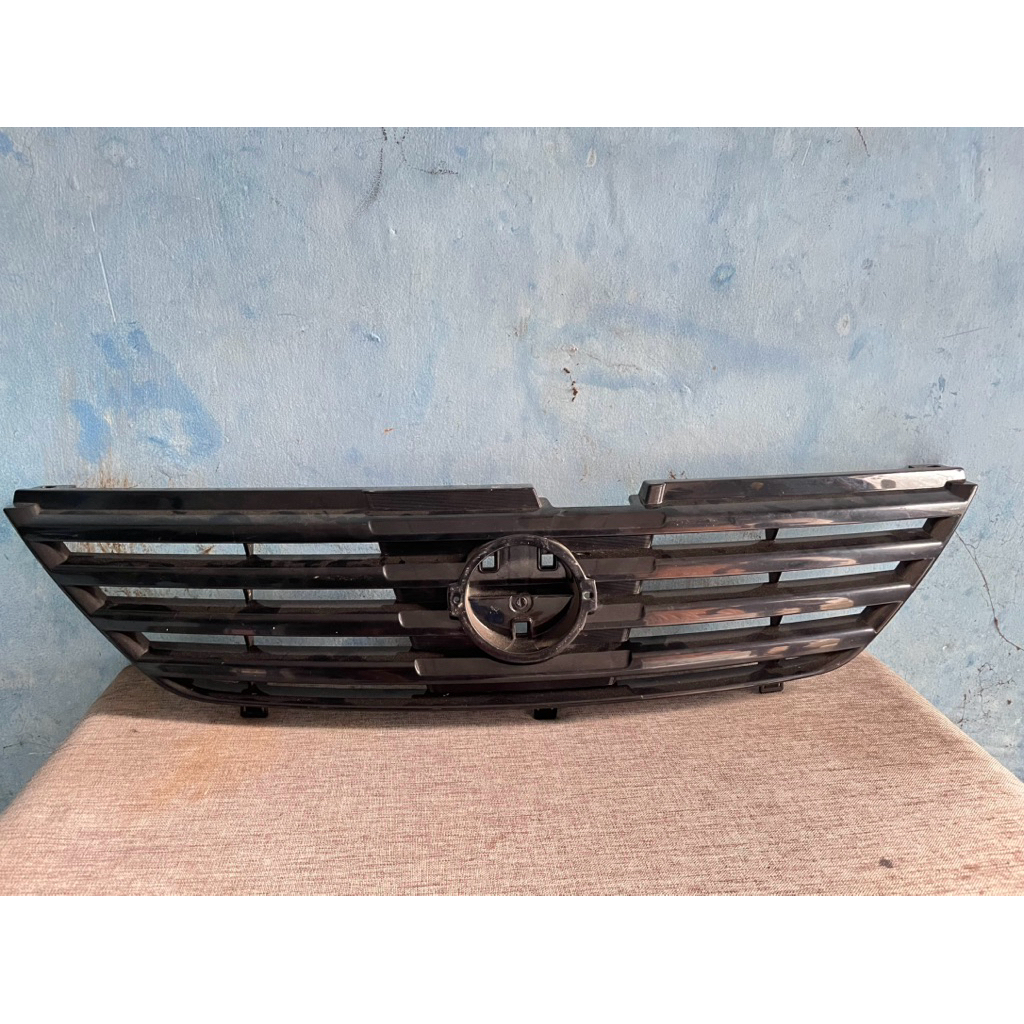 Grille Grill Nissan Serena C24 Original