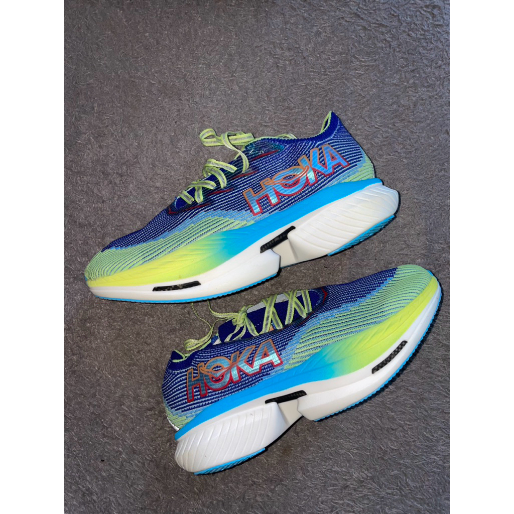 Sepatu Lari Hoka Cielo X1