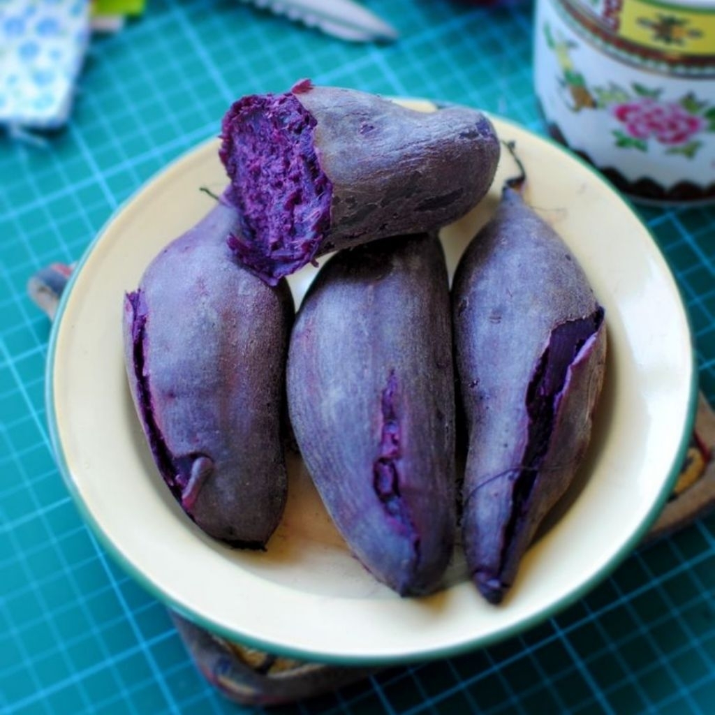 

Ubi Ungu Ukuran Besar Dan Sedang Fresh 1 Kilo Asli Tegal