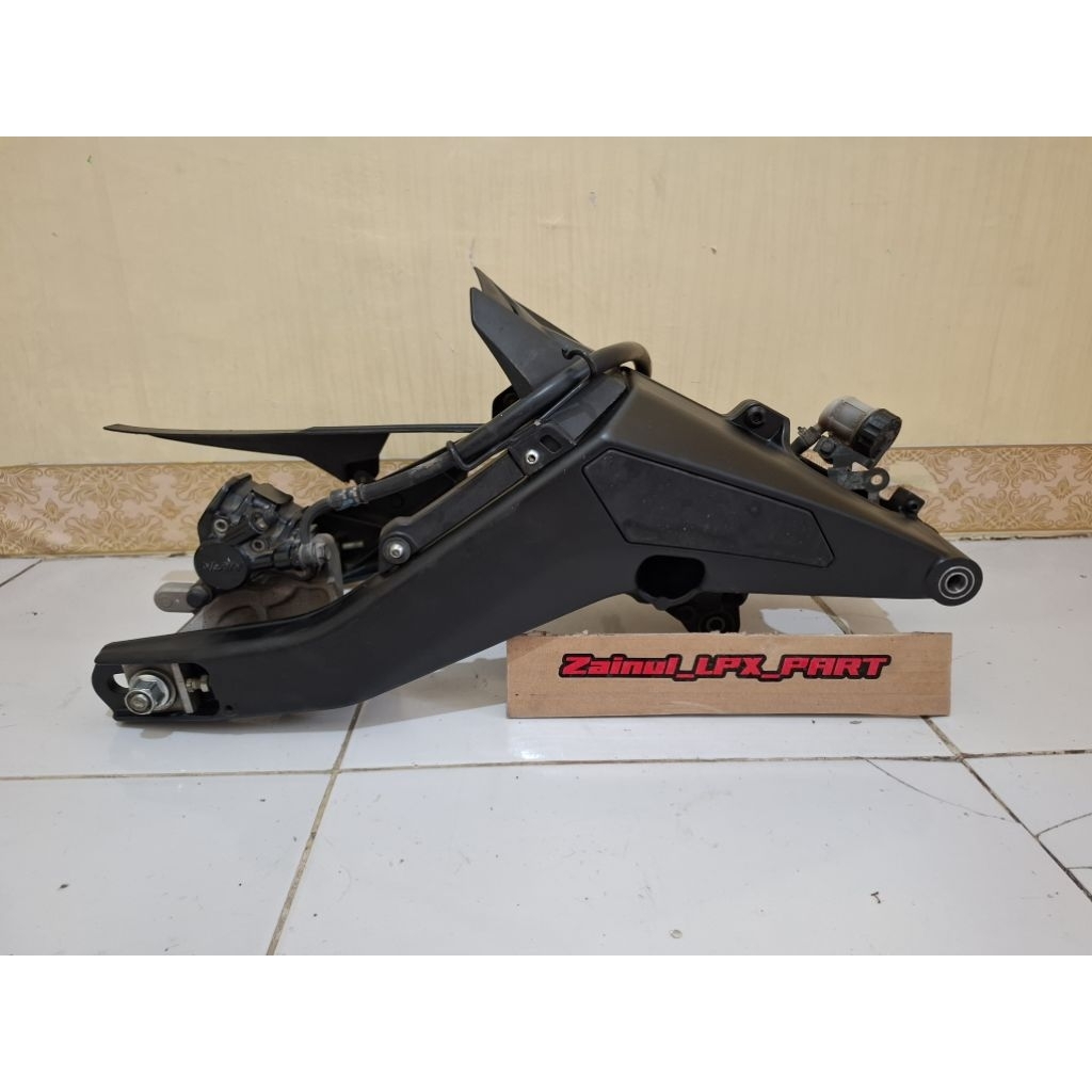 SWING ARM NEW R15 V3 VVA PLUG PLAY  (PNP) ALL VIXION, XABRE dan R15 OLD