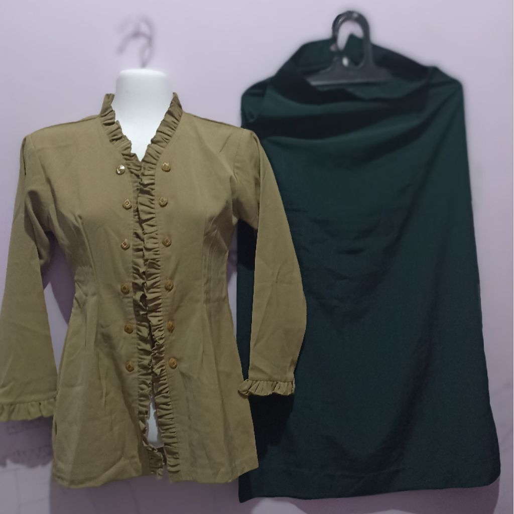 setelan wanita preloved ( rok licin halus kilap )