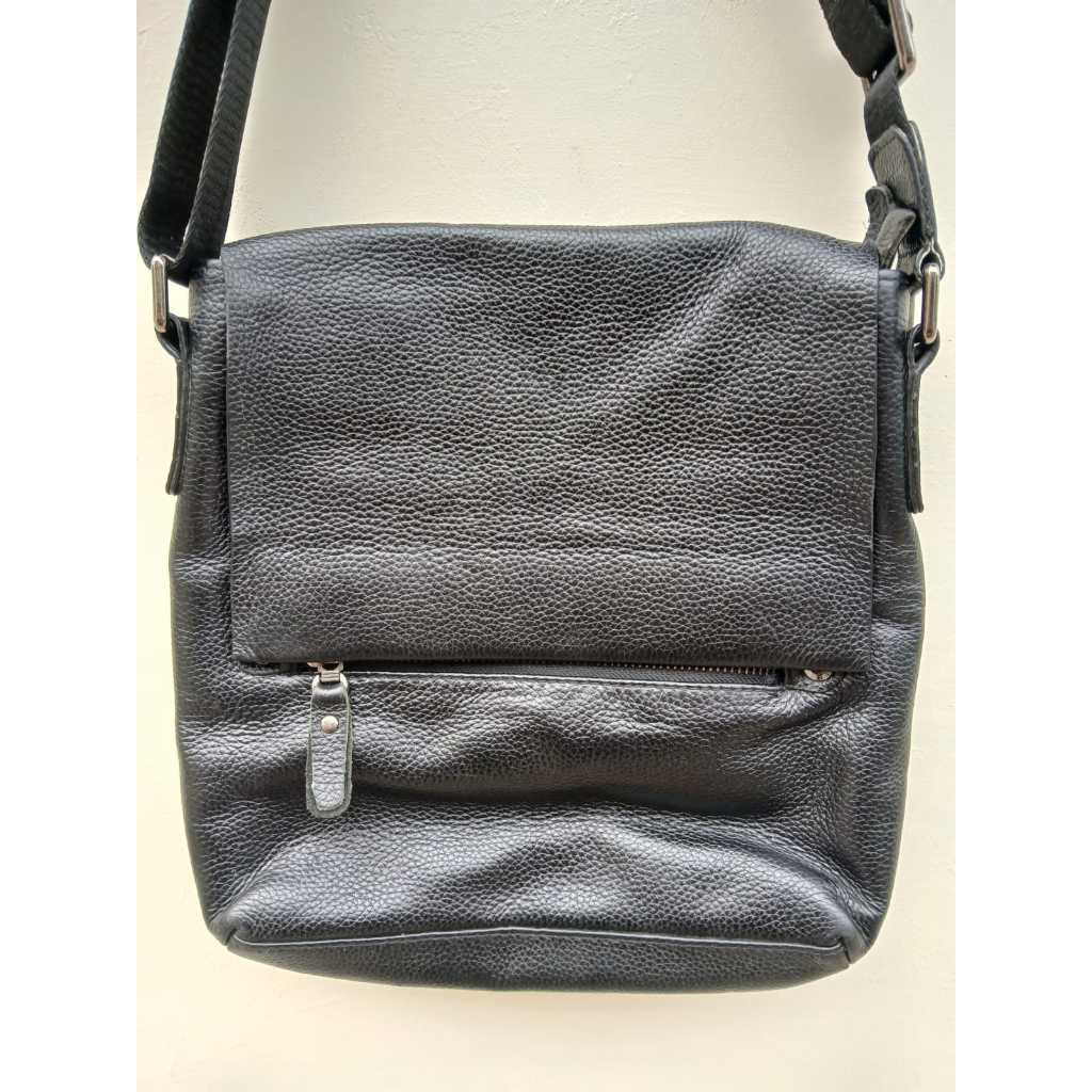 Selempang Tas Sling Bag Cowo Pria Kulit asli second tanpa minus