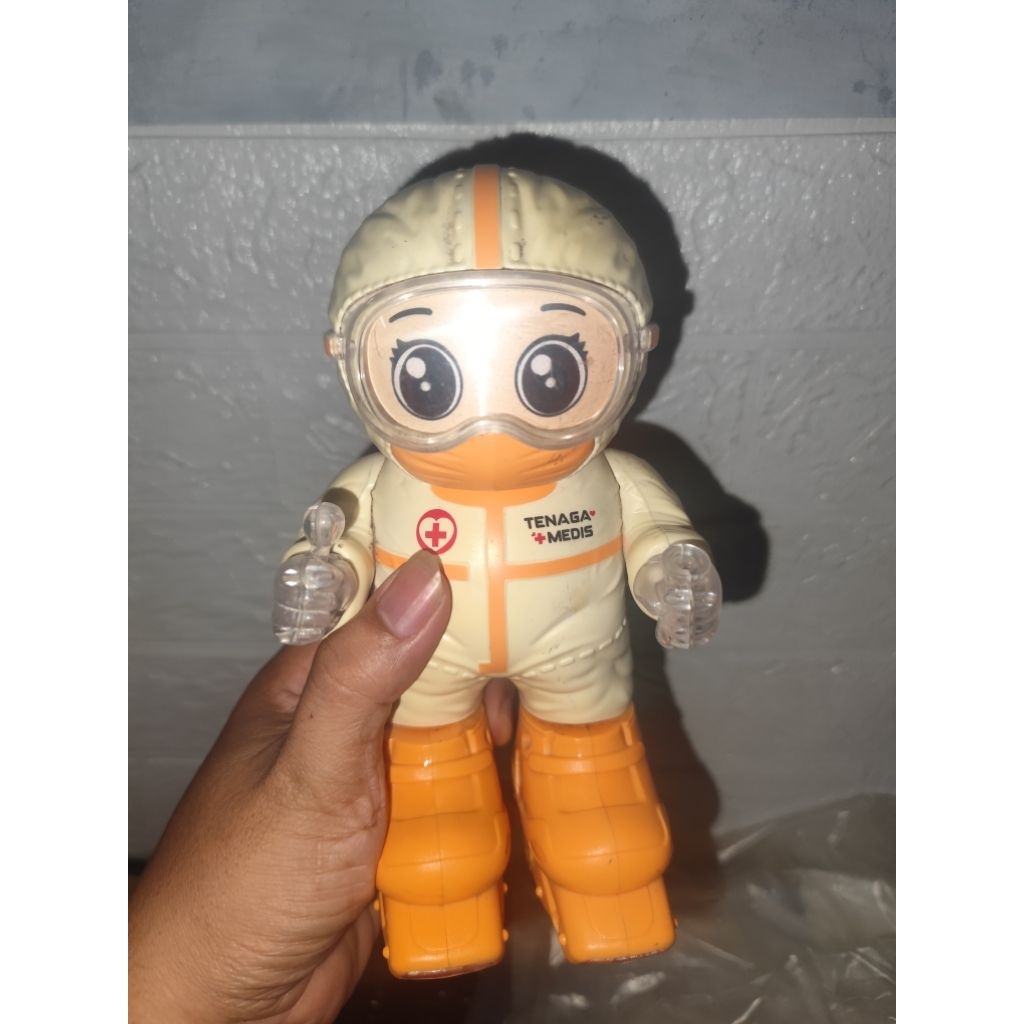 ROBOT FIGURE COVID -19