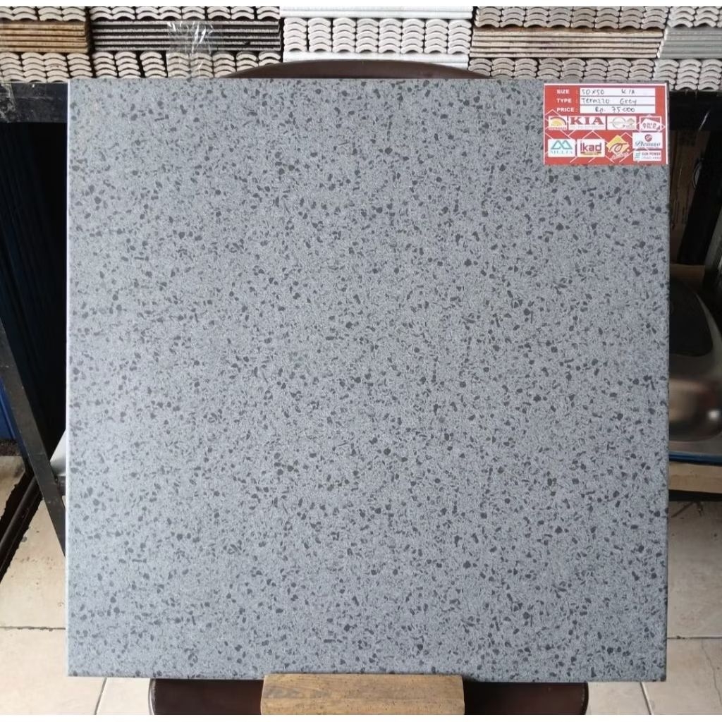 Keramik Lantai 50x50 Terazo Grey