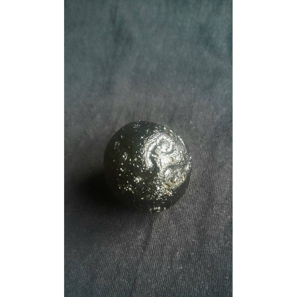 Batu satam/Tektite