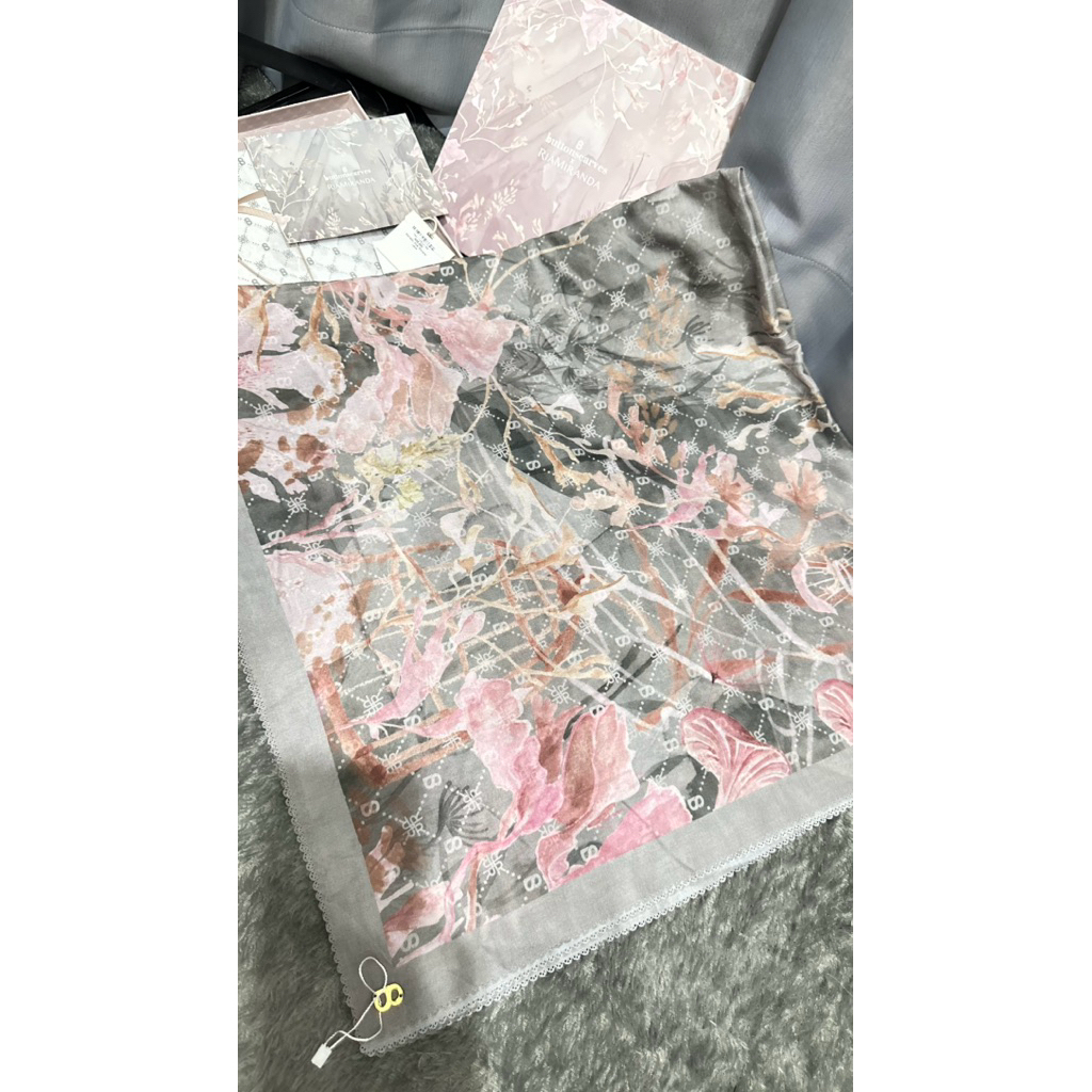 Preloved Buttonscarves Xanadu Lava voal reguler square lengkap fullset. defect pemakaian bekas pentu