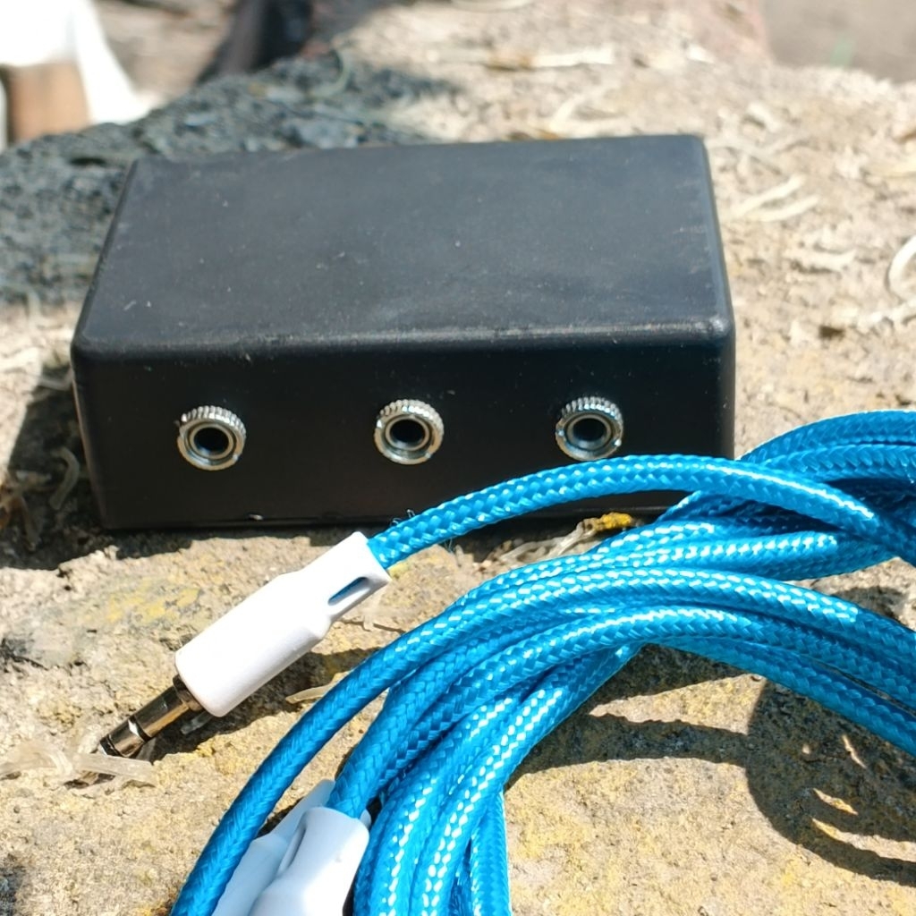 INPUT PARALEL AUX 1 INPUT 3 OUTPUT , SPLITTER UNTUK 3POWER AMPLIFIER JADI SATU