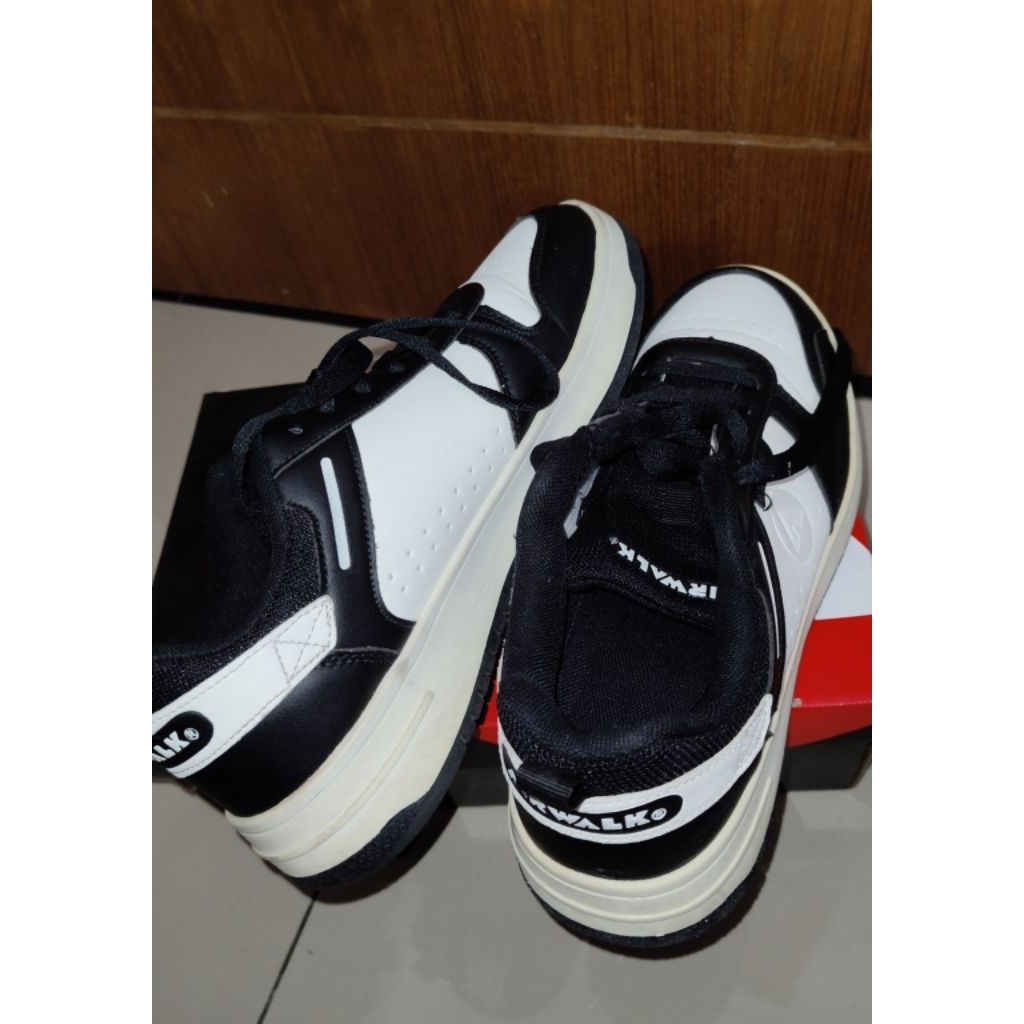 [PRELOVED] AIRWALK—CATALOG SKYLAR (ALTERNATIF N1K3 SB DUNK PANDA/N1K3 EBERNON LOW B&W)