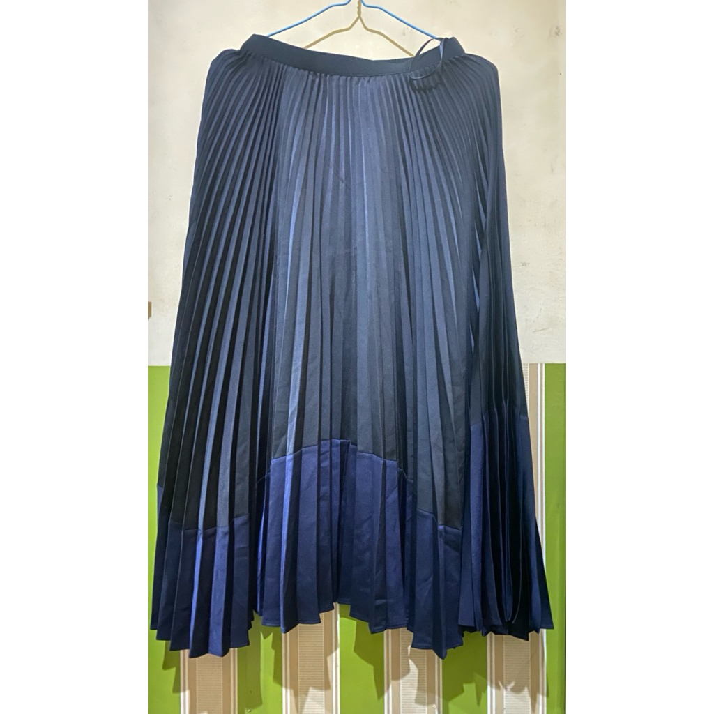 rok plisket uniqlo original (preloved)