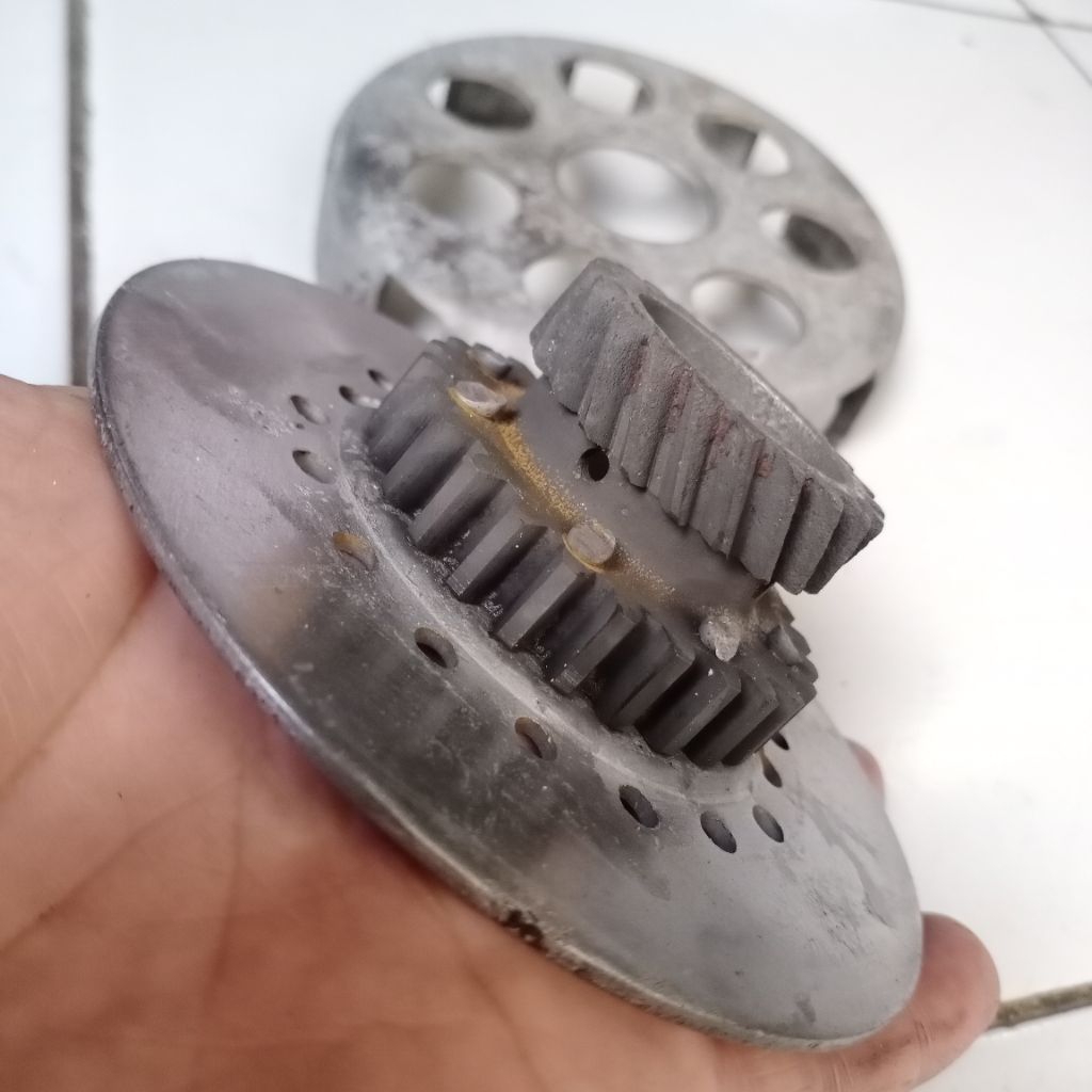 gigi kopling vespa excel dan rumah kopling original copotan