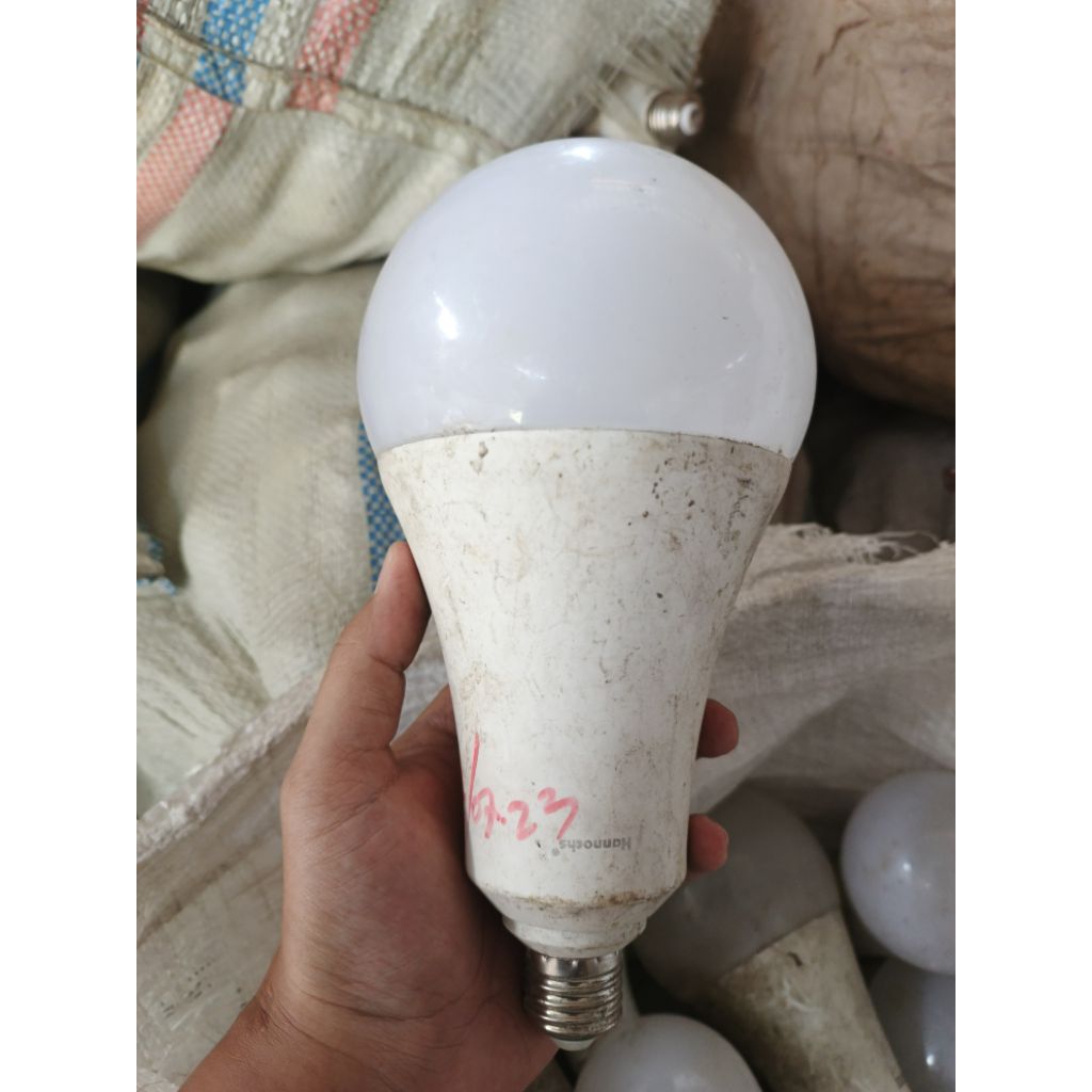Led bulb 40w off/bahan
