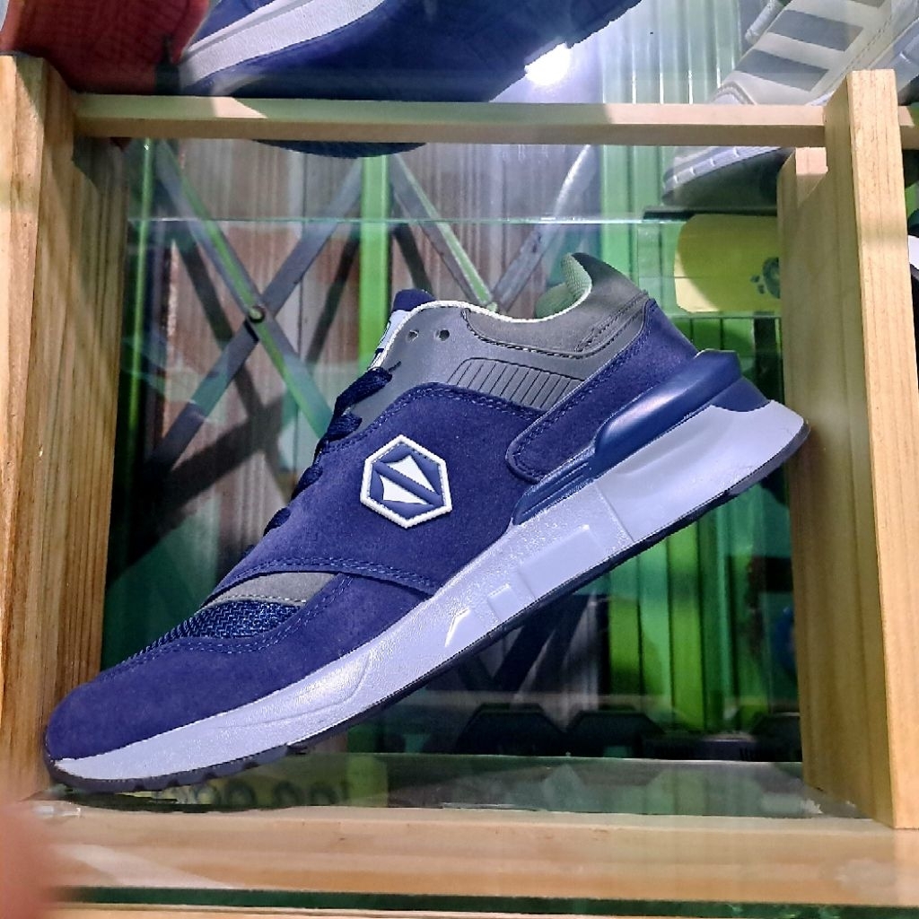 sepatu running KDM