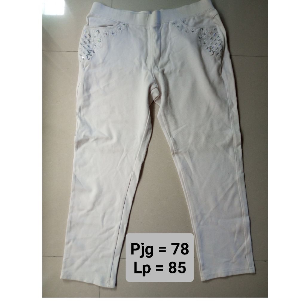 PRELOVED CELANA 7/8 SETENGAH BETIS BAWAH LUTUT PUTIH KARET TEBAL