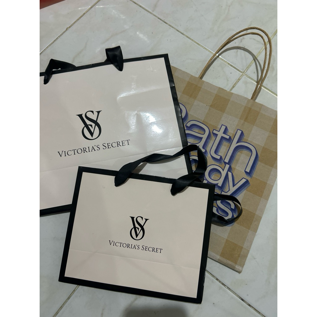 

PAPERBAG BBW VS ORIGINAL STORE (TDK JUAL SATUAN HARUS BELI VS OR BBWNYA)