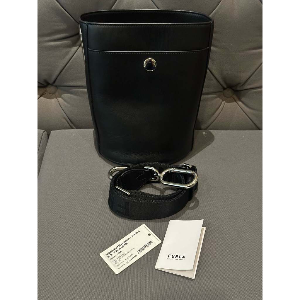 Tas Furla Sling Bag Hitam