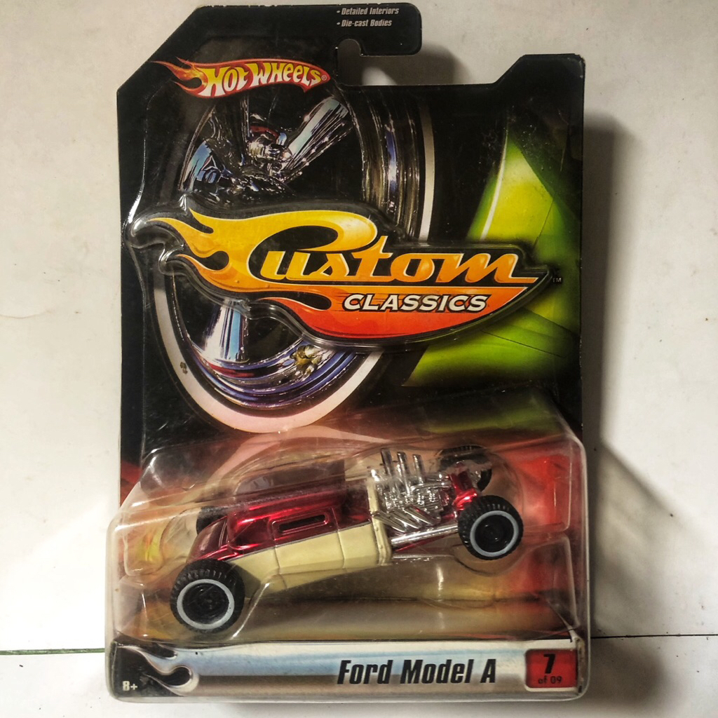 Hot Wheels Custom Classics Ford Model A Red White 1/50