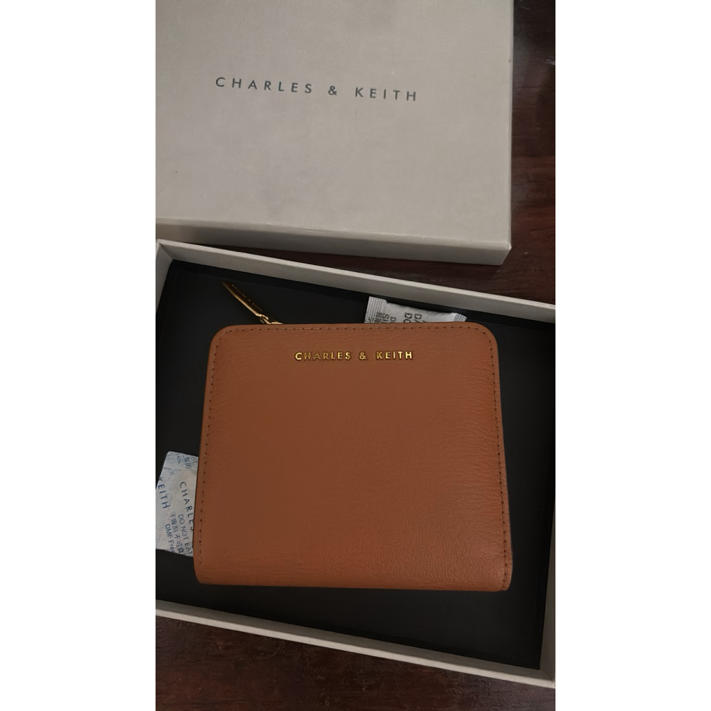 Dompet ORI Charles & keith