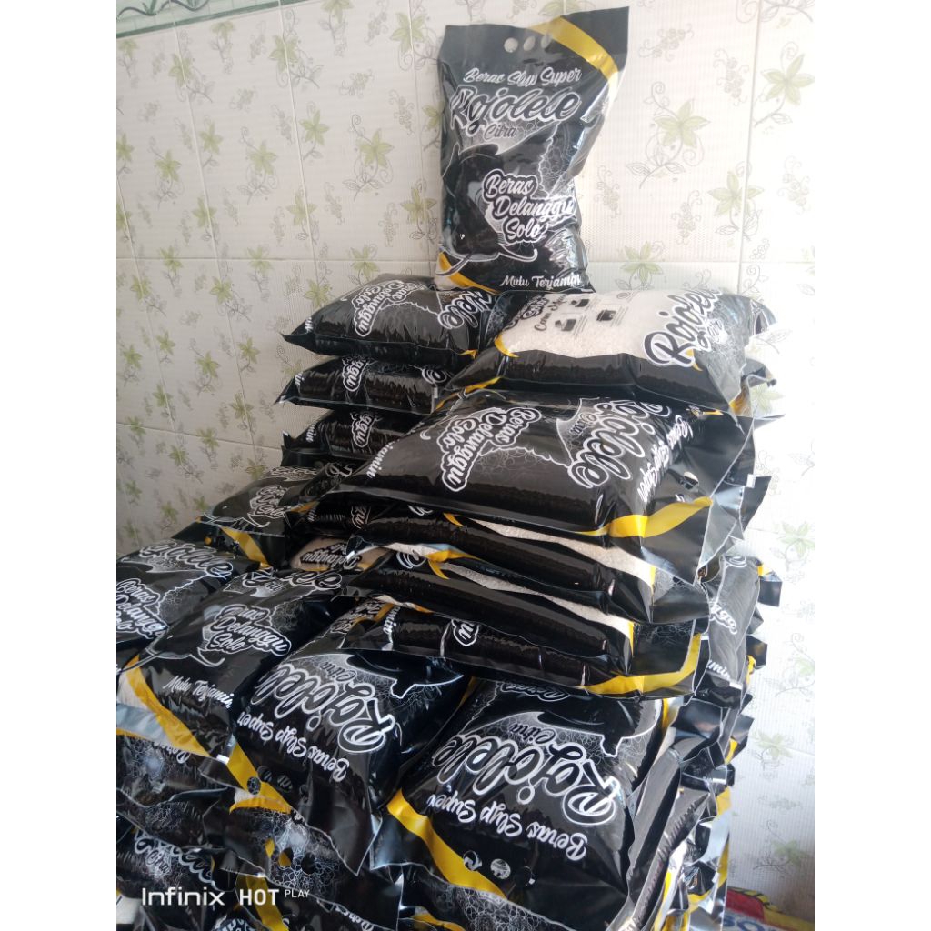 

beras 2KG Delanggu citra hitam