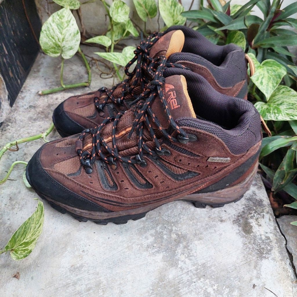 sepatu gunung second arei size 43(28cm)