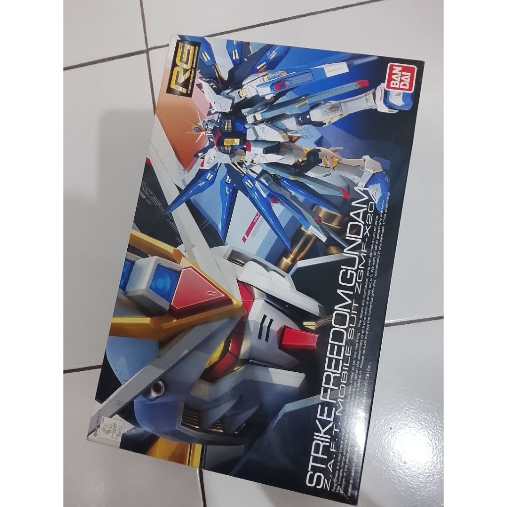 RG Strike Freedom Bandai (JUNK)