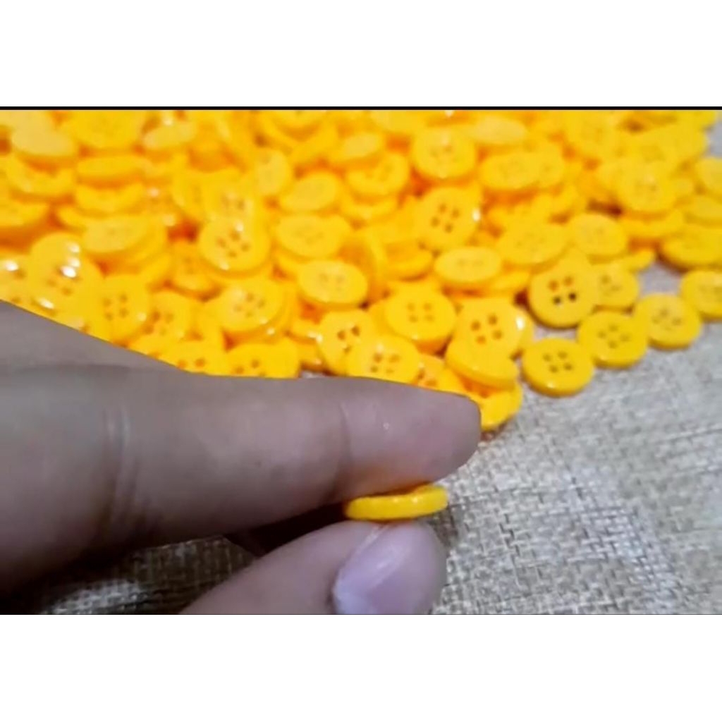 kancing kemeja/lubang 4