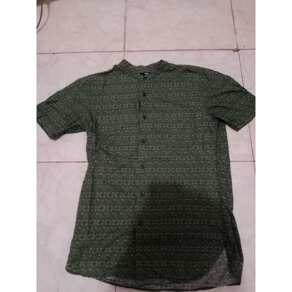 fortified kemeja hijau pendek uniqlo original pria lengan pendek second