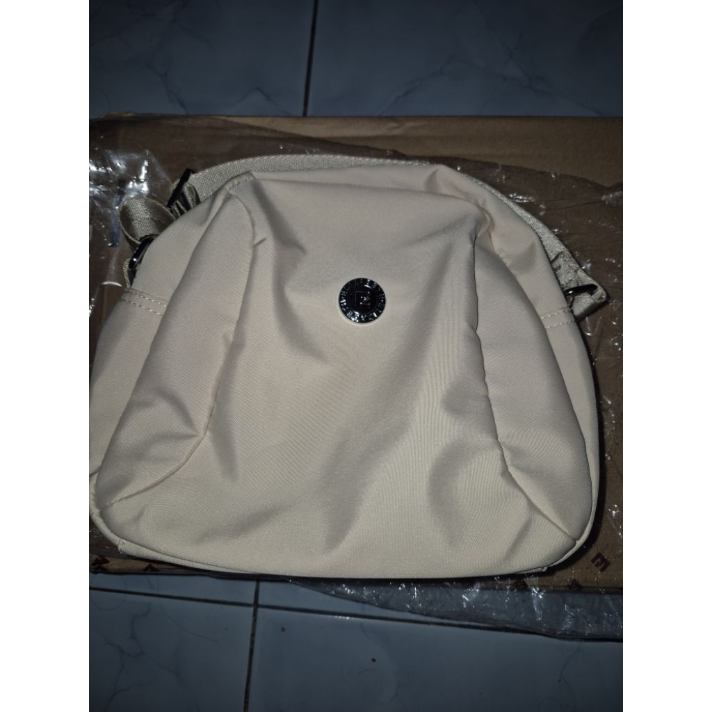 Tas Elizabeth Sling Bag 0022-1530 Warna Cream