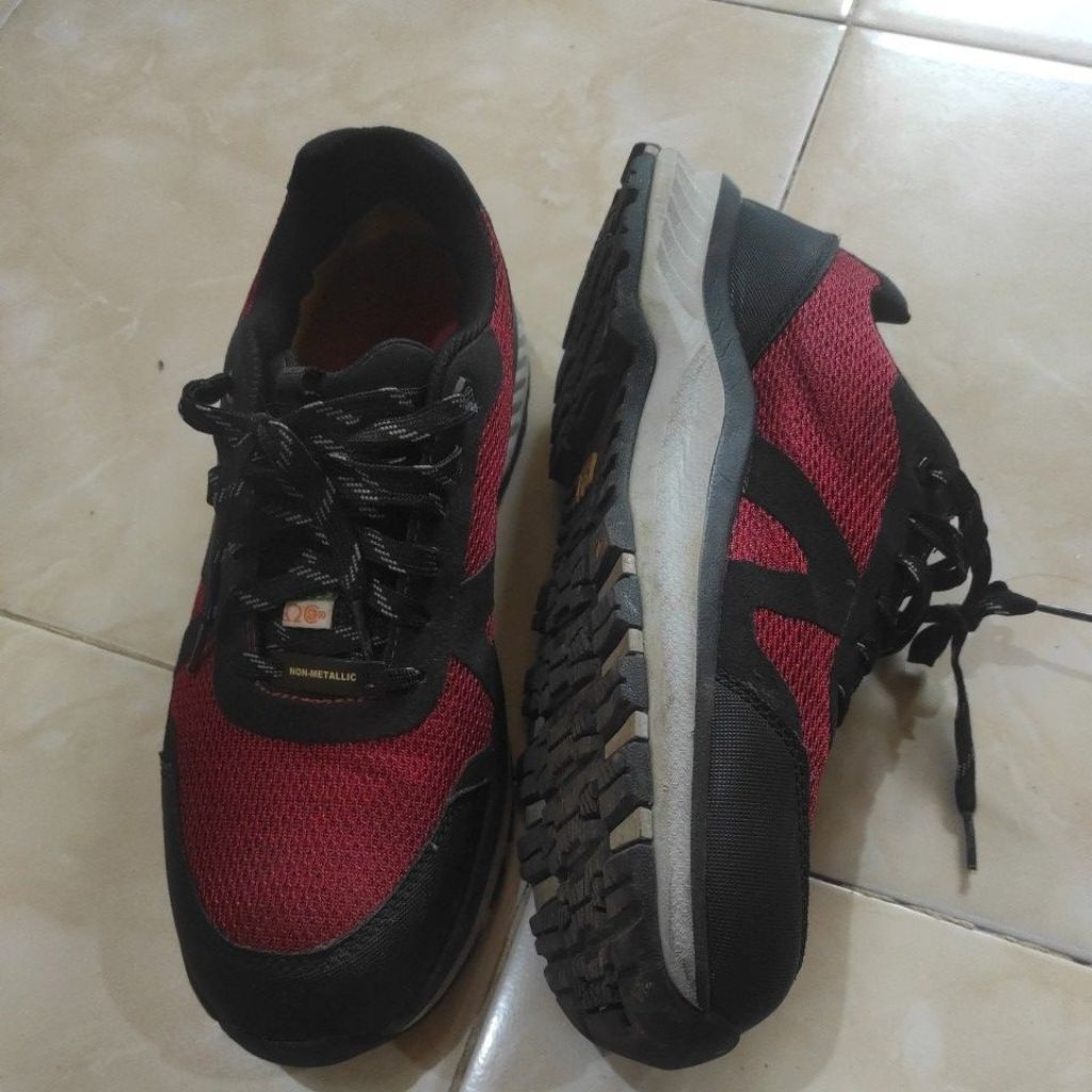 sepatu safety original caterpillar passage steel toe regal red preloved ukuran 42