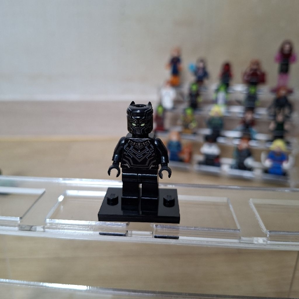 Lego Minifigure Black Panther - Dark Silver Armor, Yellow Eyes SH0263