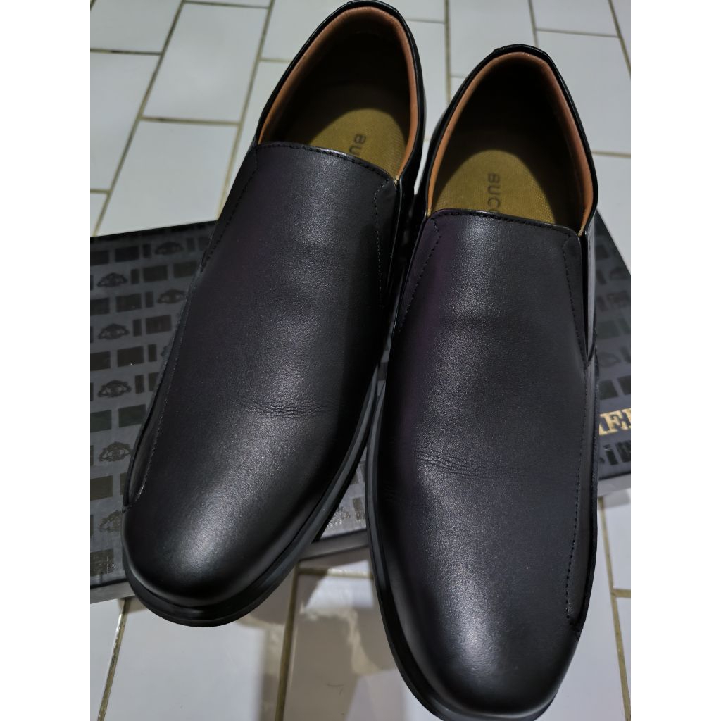 Sepatu Kulit Ori Buccheri size 40 hitam slop seken like new cakep