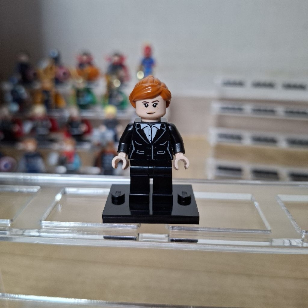 Lego Minifigure Pepper Potts - Black Suit, Reddish Orange Ponytail SH1039
