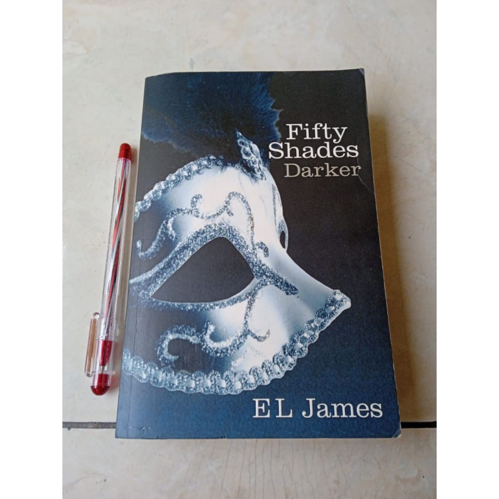 Buku Fifty Shades Darker E L James
