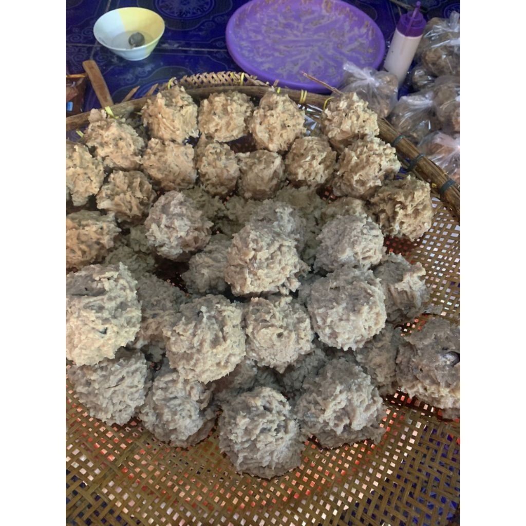 

bakso ikan tengiri+bakso ikan tongkol enak dadak has Malingping isi 11 biji pake bumbu merah bawang goreng dan seledri