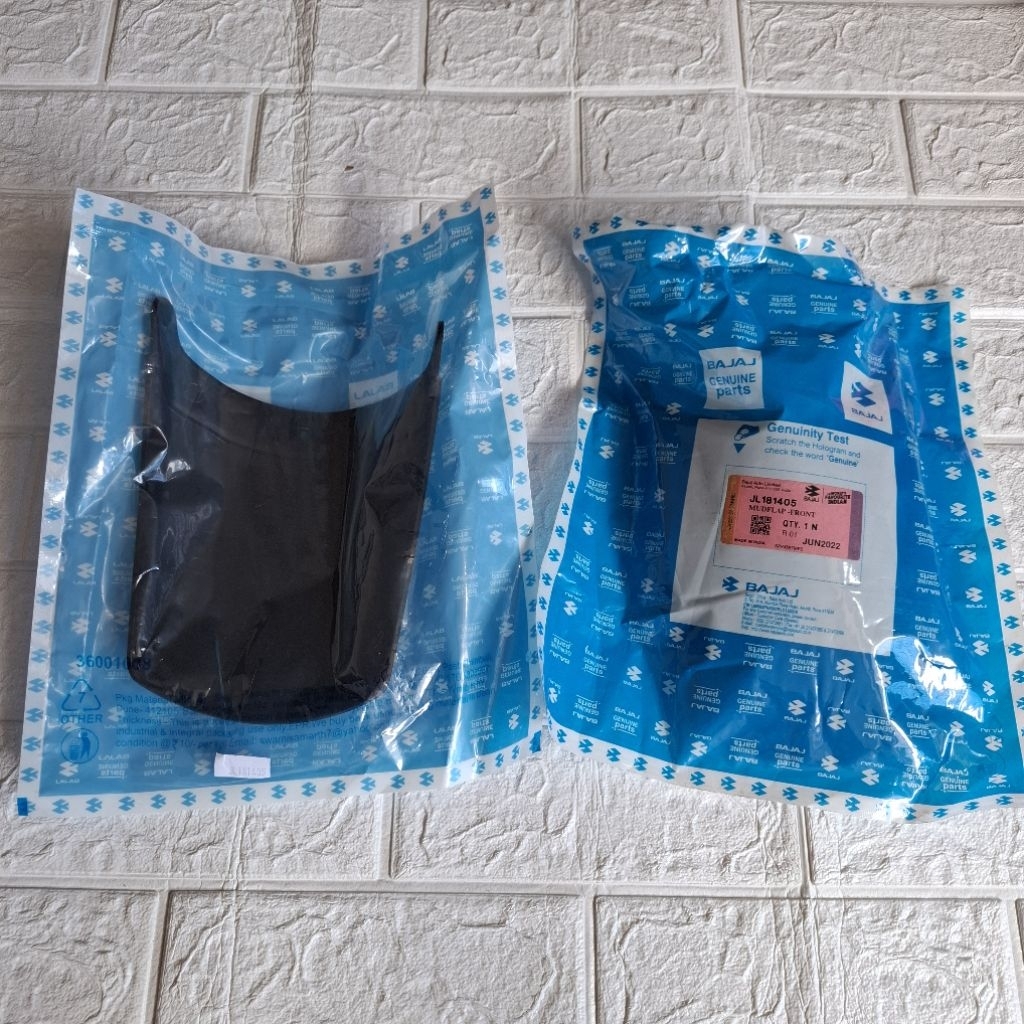 MUDGUARD DEPAN PULSAR 200NS SAMBUNGAN SPAKBOARD DEPAN PULSAR 200NS ORIGINAL