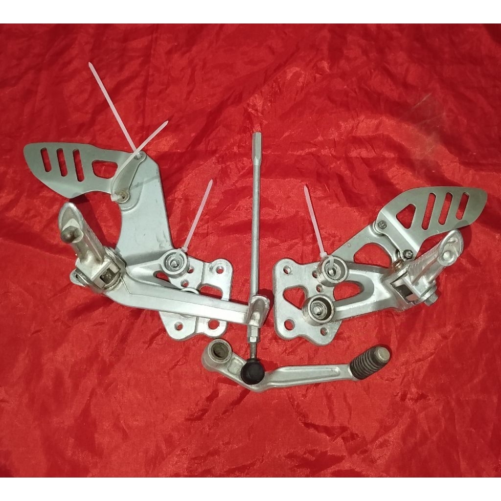 Underbone / Footstep Suzuki GSX600R Original