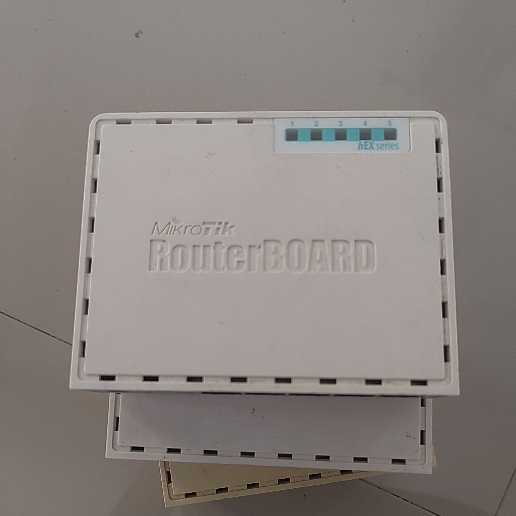 MIKROTIK RB750GR3 Bekas Upgrade Kondisi Normal Kelengkapan Adaptor