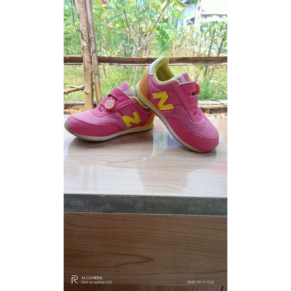 sepatu sneaker anak new balance original (preloved)