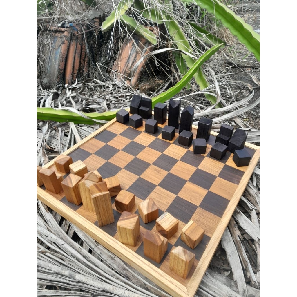 papan catur kayu dengan model minimalist alami sangat cantik dengan sentuhan bahan kayu jati sama so