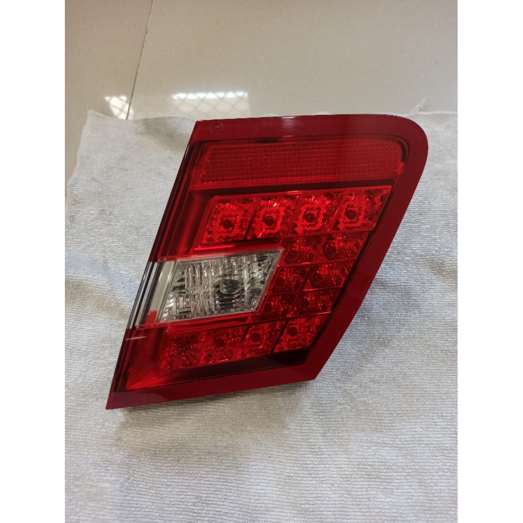 reflektor/ stop lamp bagasi mercedes benz w212 th 2010 Rh original
