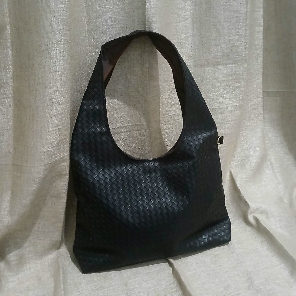 [Preloved] Kissa studio totebag hobo bag tas wanita shoulder laptop