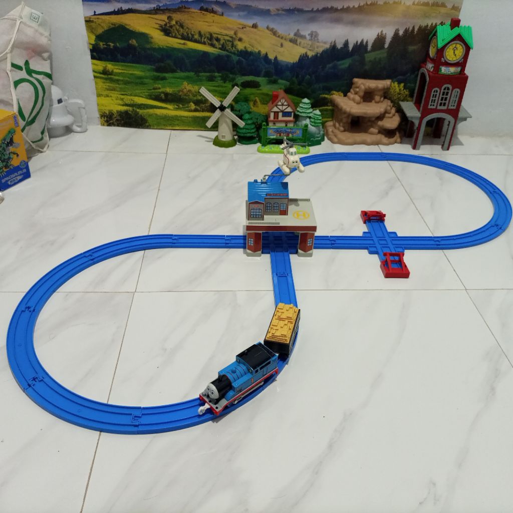 Tomy - Plarail Back & Go Thomas Misty Island Set