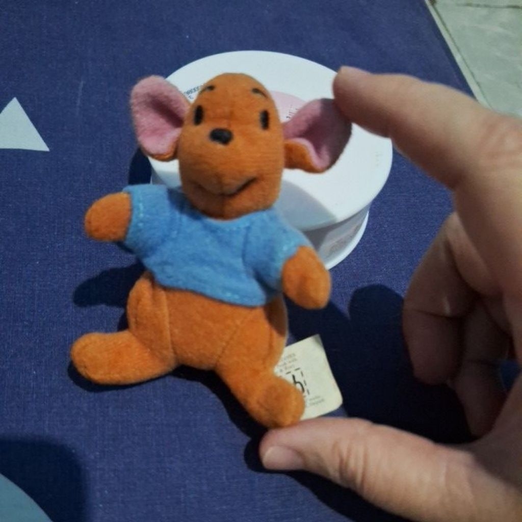 Boneka magnet ROO