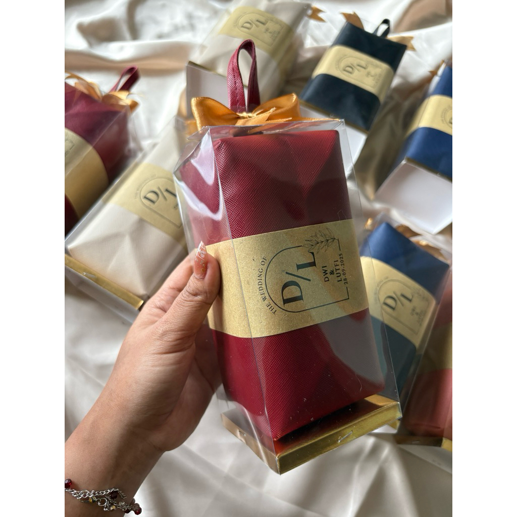 Souvenir Wedding Pouch Dompet Boxy Sovenir Pernikahan Elegant Mewah Bermanfaat Berguna