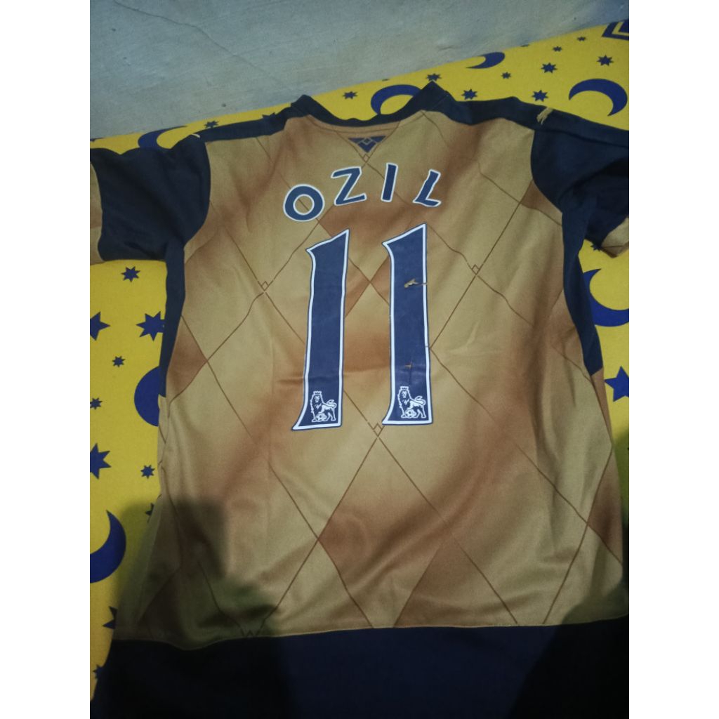 Jersey Arsenal gold third